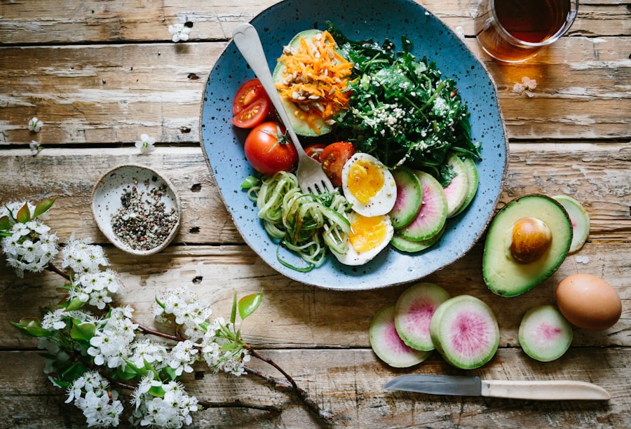 Comer mejor sin dietas imposibles: hábitos que sí se mantienen
